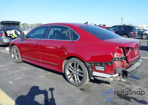 2017 Volkswagen Passat 1.8T R-Line из США, поврежденный, VIN 1VWDT7A32HC060721